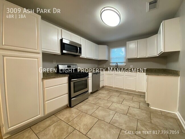 Building Photo - 3009 Ash Park Dr