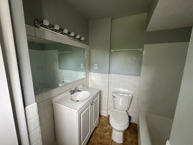 Foto del edificio - 7819 Jeffries Ave