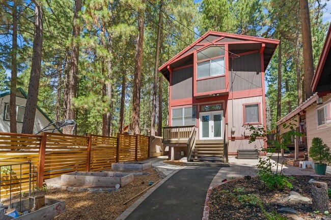 Building Photo - LONG TERM RENTAL UPDATED COTTAGE