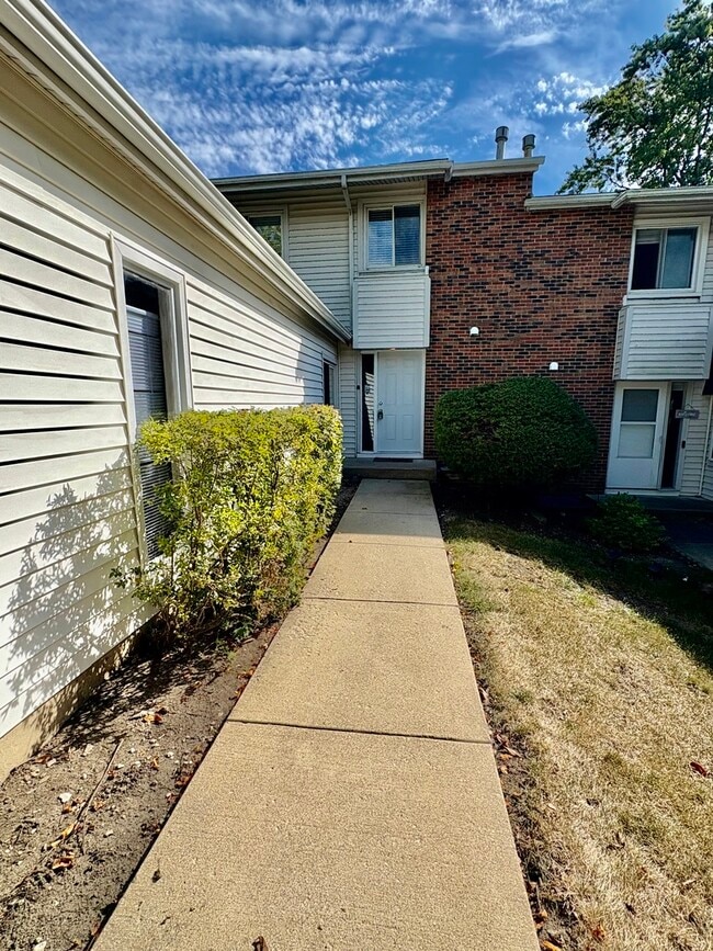 Building Photo - 207 Walker Dr