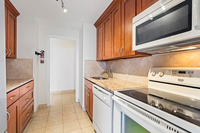 Building Photo - 7855 Boulevard E