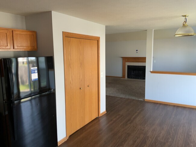 Foto del edificio - 948 Bradley Ln