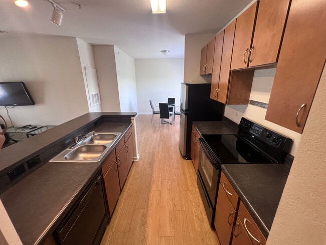Building Photo - Room in Apartment on Education Way