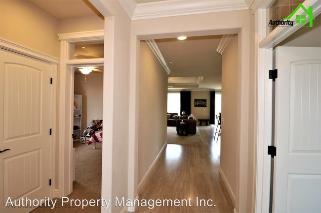 Building Photo - 4 br, 2 bath House - 611 Mill Valley Parkway