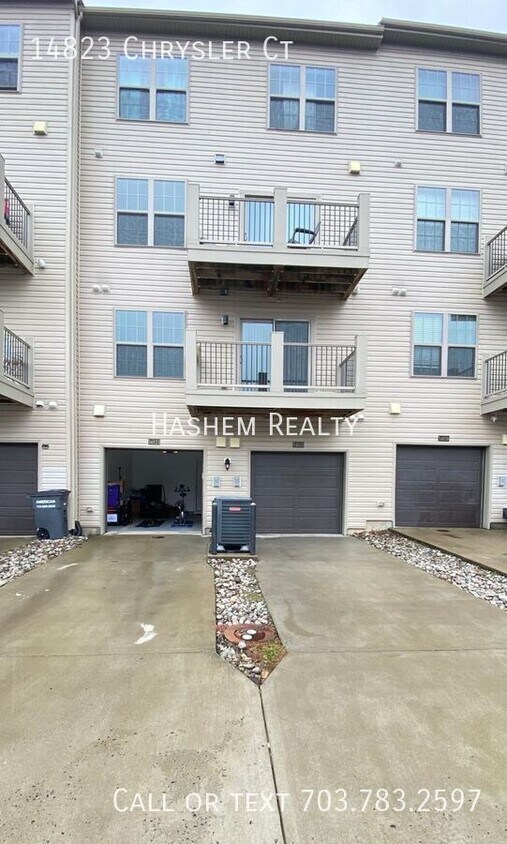 Foto principal - 14823 Chrysler Ct