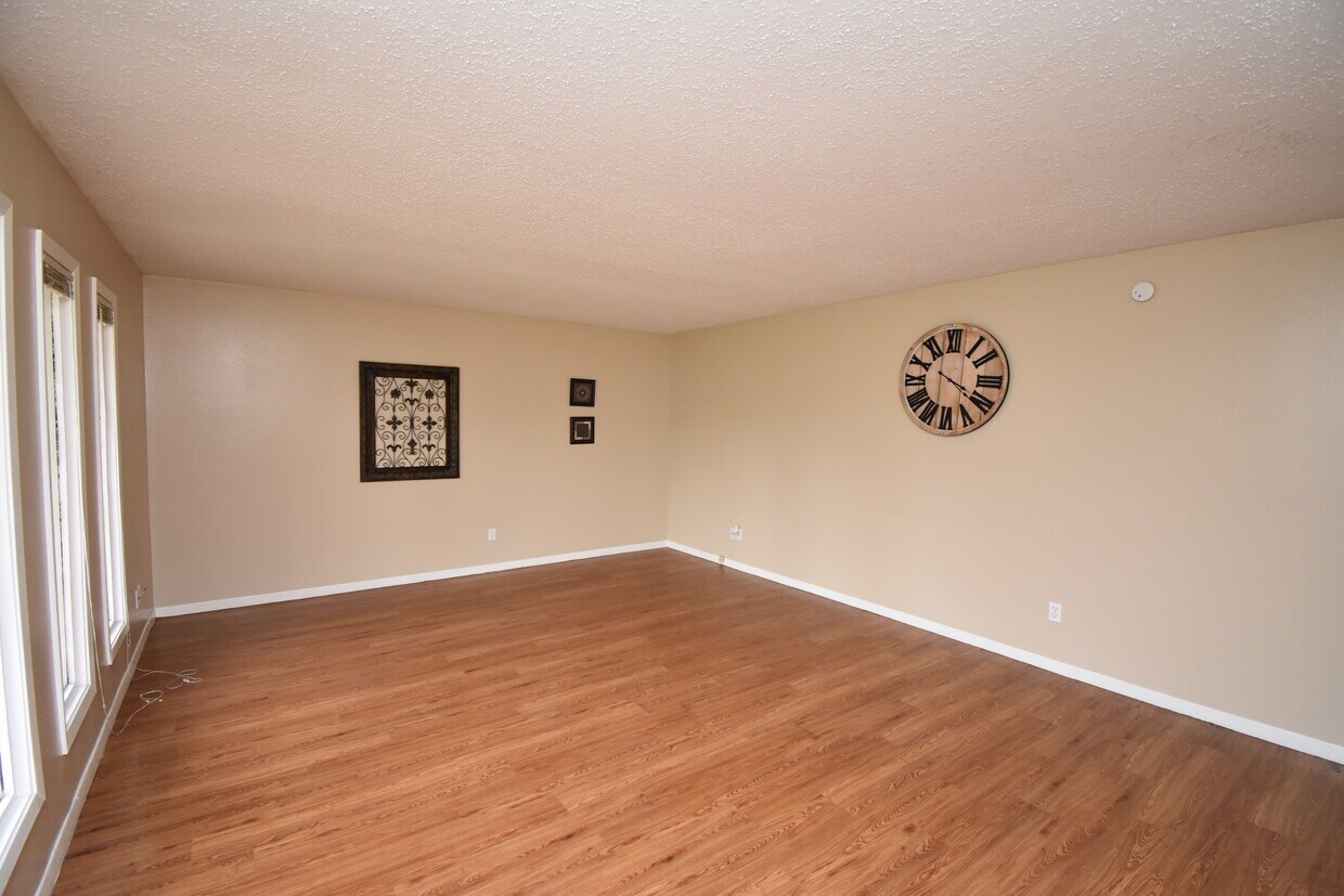 Primary Photo - 602 Sherwood Dr