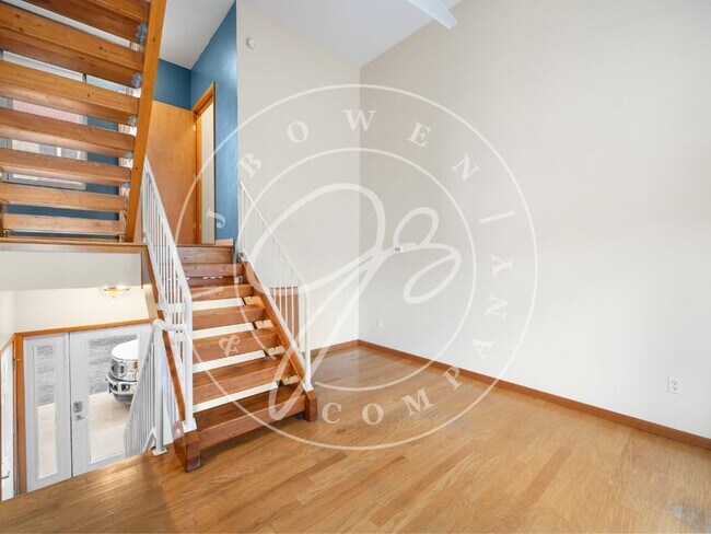 Foto del edificio - "Elegant and Spacious 3-Bedroom home on 4 levels in the heart of Downtown Toledo with amazing vie...
