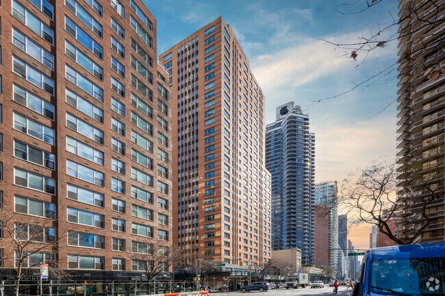 Building Photo - 200 E 62nd St