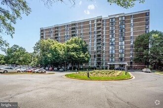 Building Photo - 2300 Pimmit Dr
