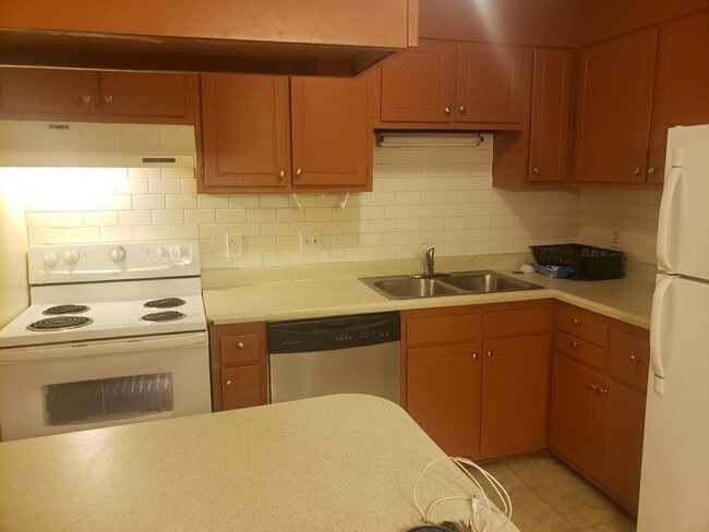 Building Photo - Carriage Hill Apartments