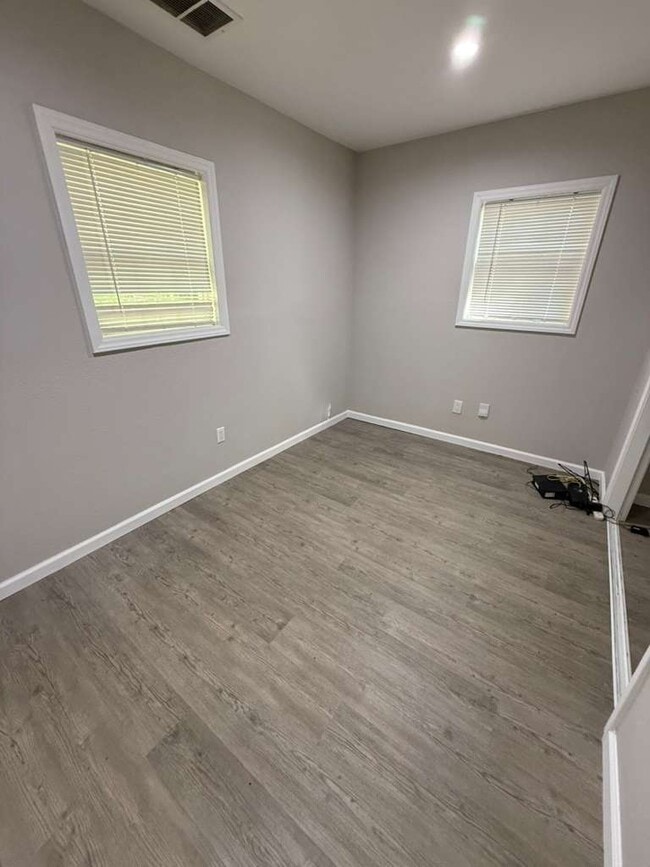 Building Photo - 2219 Booker St