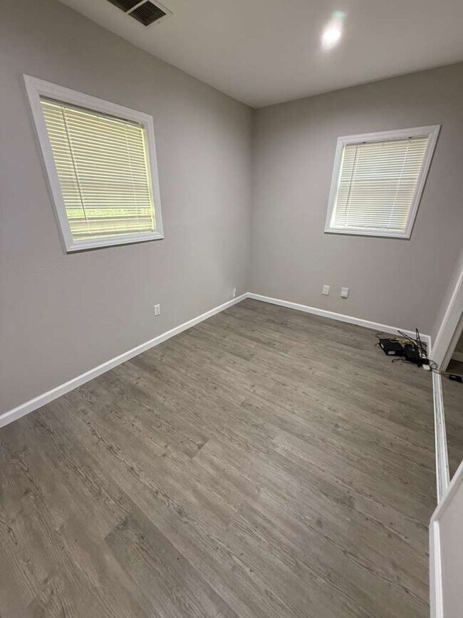 Foto del edificio - 2219 Booker St