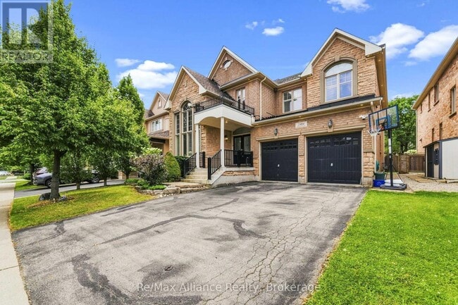 Building Photo - 2404 Rideau Dr