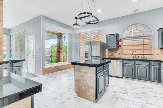 Building Photo - 1401 Newbury Ln