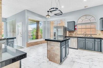 Building Photo - 1401 Newbury Ln