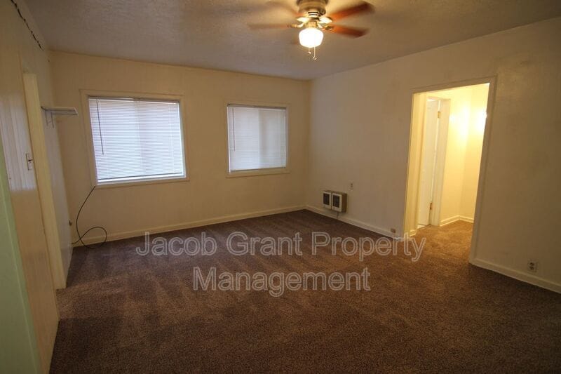 Building Photo - 676 Memorial Dr
