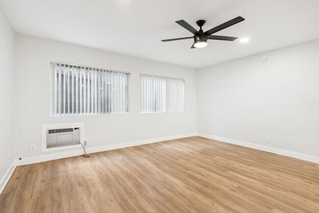 Foto del interior - 1944 Whitley Ave.