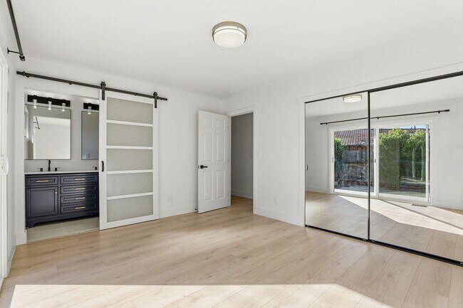 Building Photo - 6877 Buena Terra Way