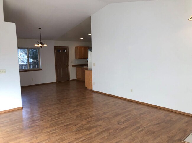 Foto del edificio - 501 E Walnut Cir