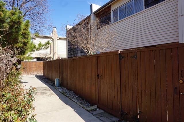 Primary Photo - 2702 Douglas Ave