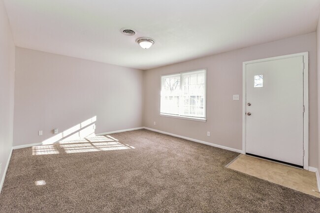 Foto del edificio - 612 Glasgow Rd NW