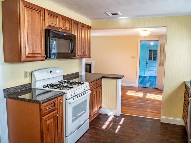 Kitchen - 225 Cooper St