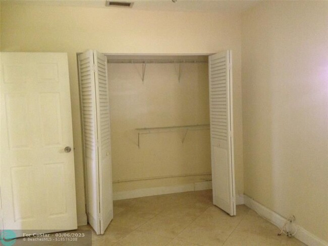 Building Photo - 2534 Taft St