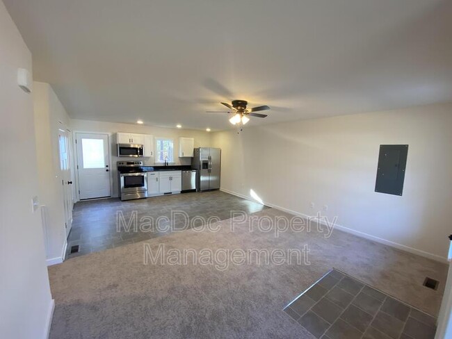 Foto del edificio - 64 Hickory Ln