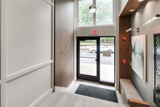 Building Photo - Beautifully renovated 1 bdrm on Meridian H...