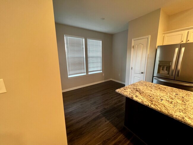 Foto del edificio - 177 Falling Leaf Ln