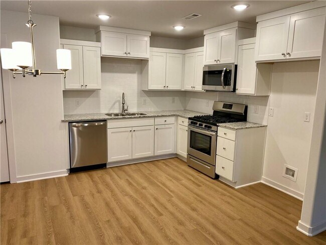 Building Photo - 5773 W Holdcroft Dr