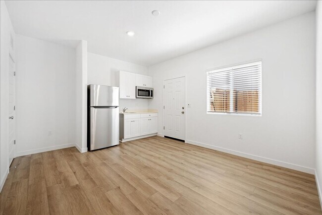 Foto del edificio - 3685 Vestland Ct