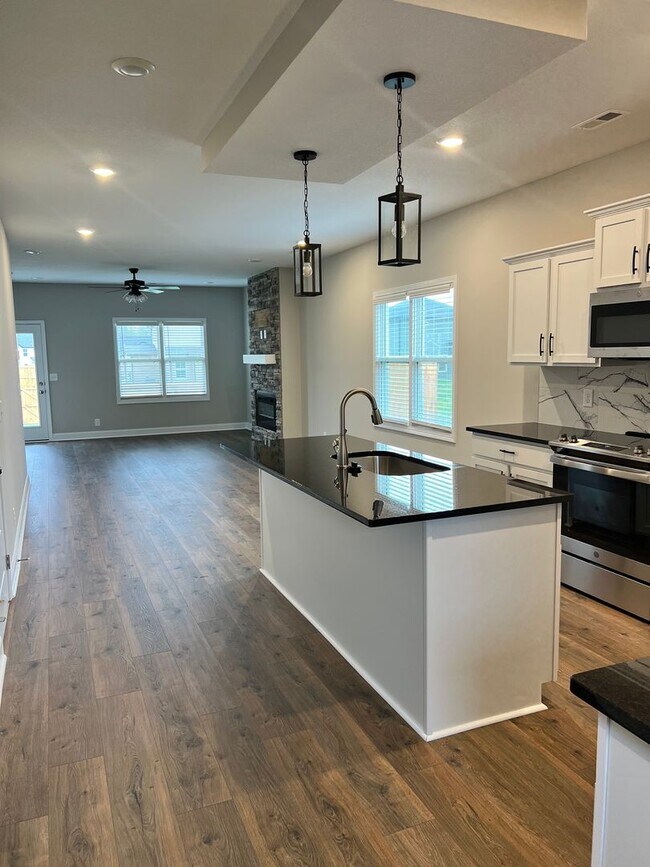 Building Photo - Brand New Three Bedroom