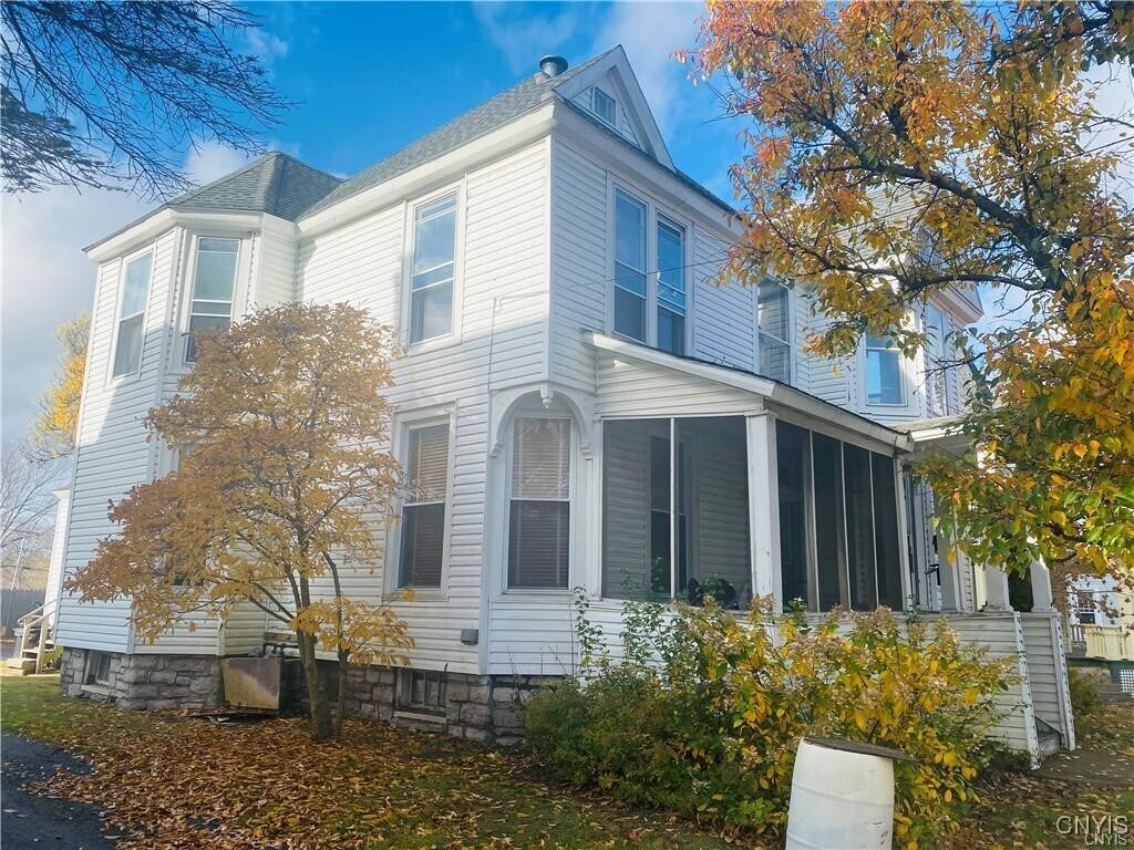 Foto principal - 117 N School St