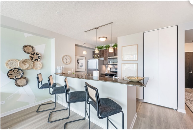 Photo - 347 E Ohio St Apartment