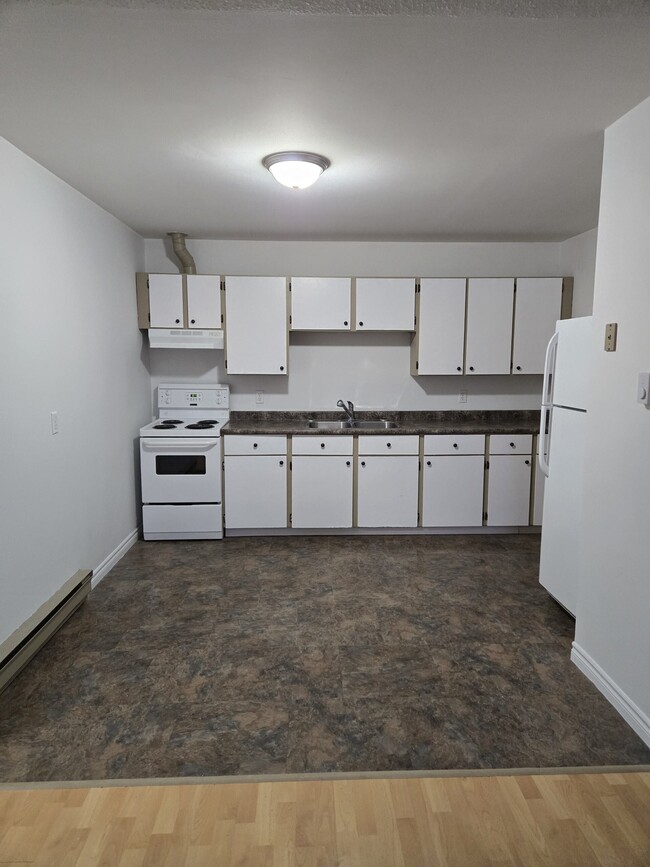 Building Photo - 5 Green Valley Dr