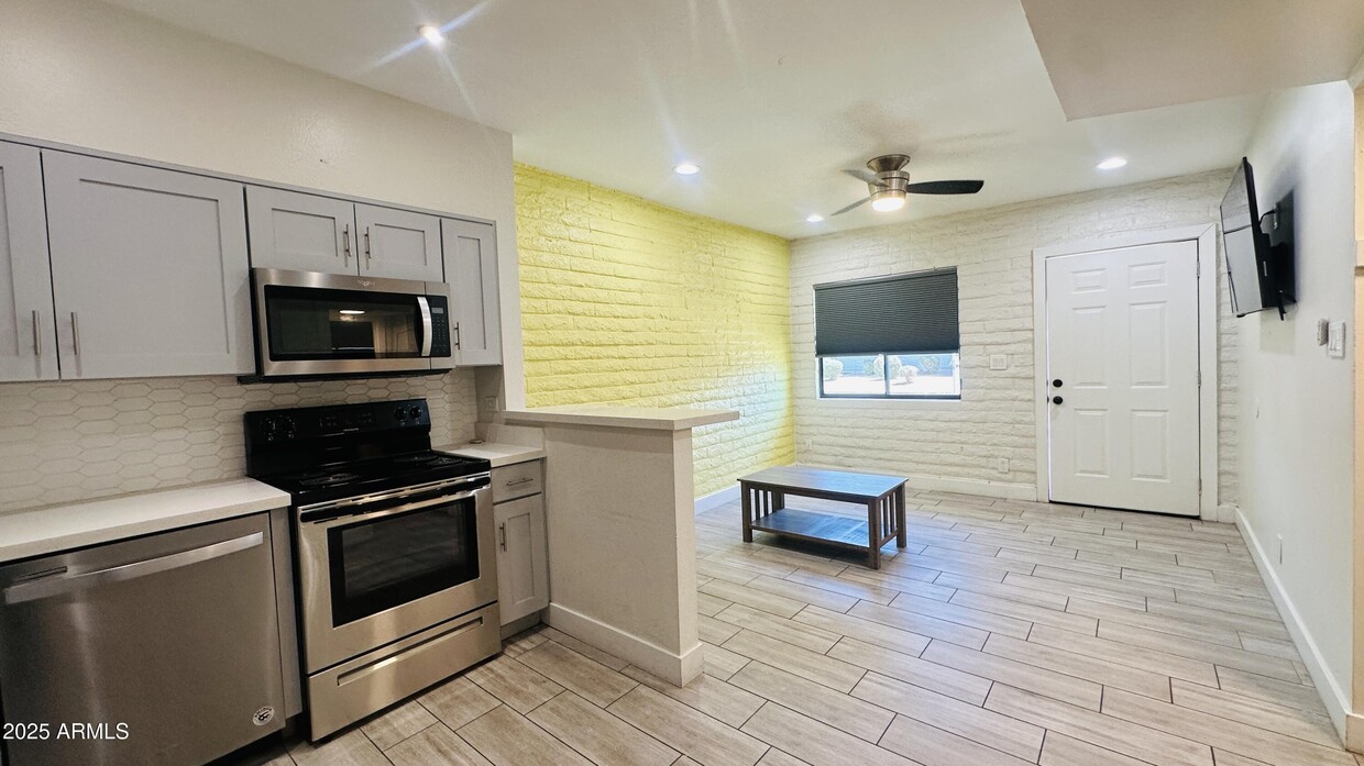 Primary Photo - 2930 N 30th St