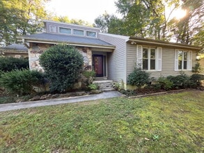 Building Photo - 317 Lakeside Dr