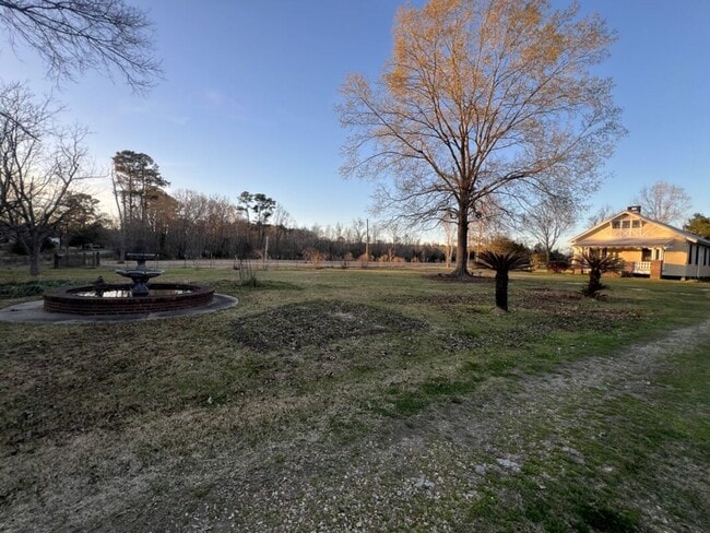 Building Photo - Large Country Home with Loft, Office/Flex Room & Granite Counters