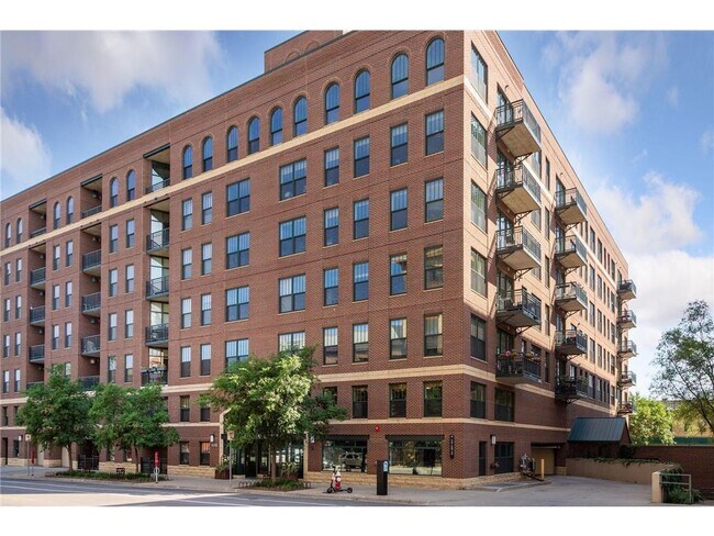 Building Photo - 408 N 1st St