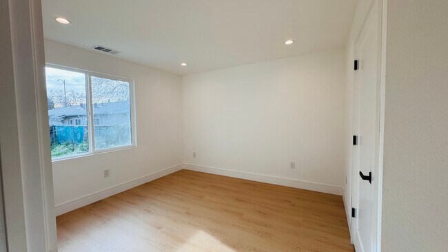 Foto del edificio - 374 S 21st St