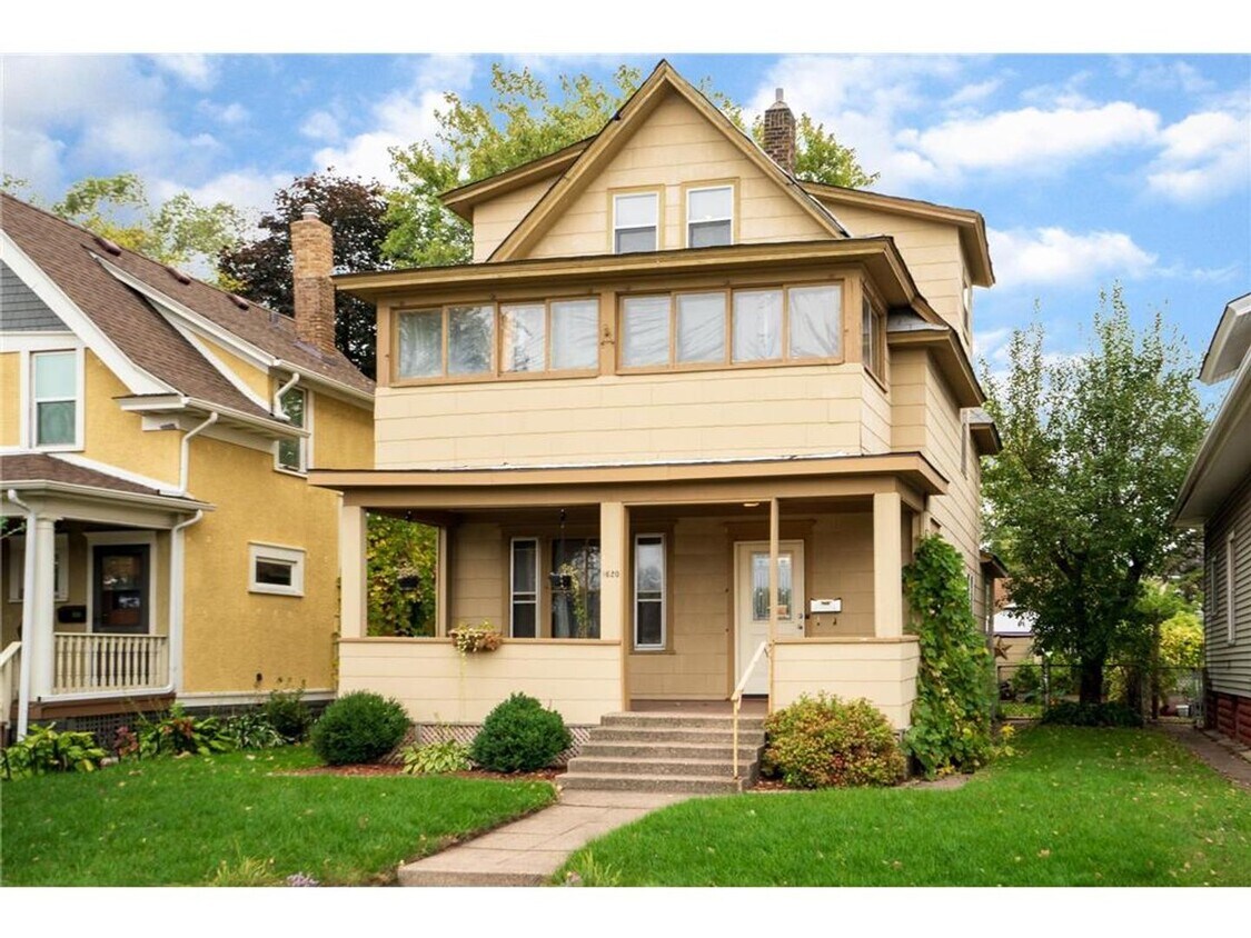 Primary Photo - Huge 5 Bedroom - SFH- Walk to Macalester!
