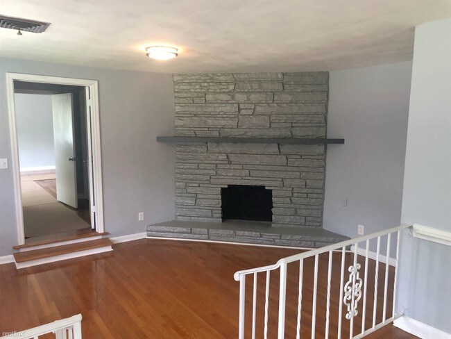 Building Photo - 3 br, 2 bath House - 4300 Gosnold Ave