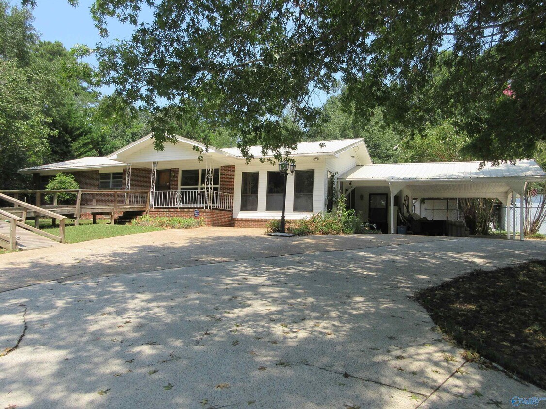 Foto principal - 279 Winn Rd