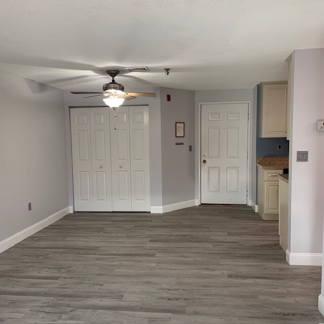 Foto del edificio - 512 Abbott Farm Ln