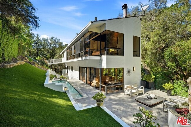 Building Photo - 2350 Benedict Canyon Drive