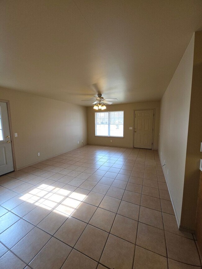 Foto del edificio - 1002 N Greenwich Ave