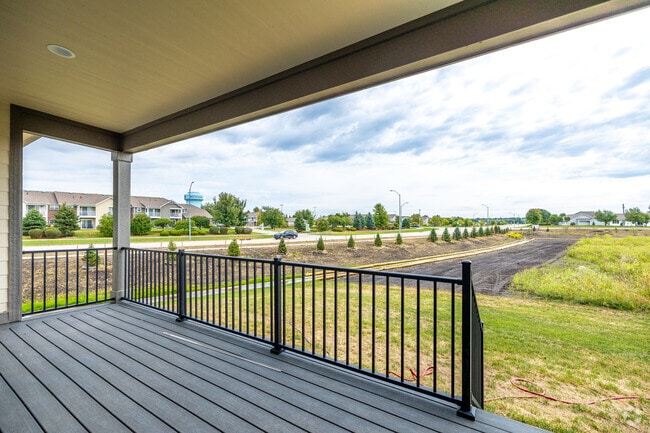 4BR, 3BA - 2,400 SF - Platinum Pointe Townhomes