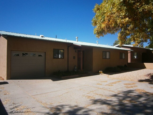 Building Photo - 1020 Practilliano Dr