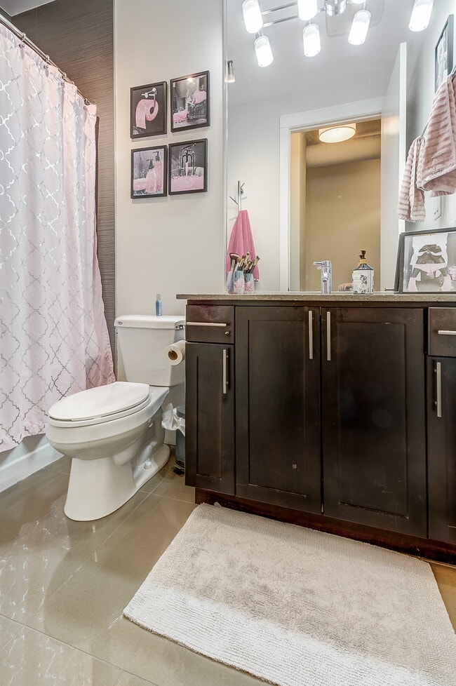 Building Photo - 112 Benton St